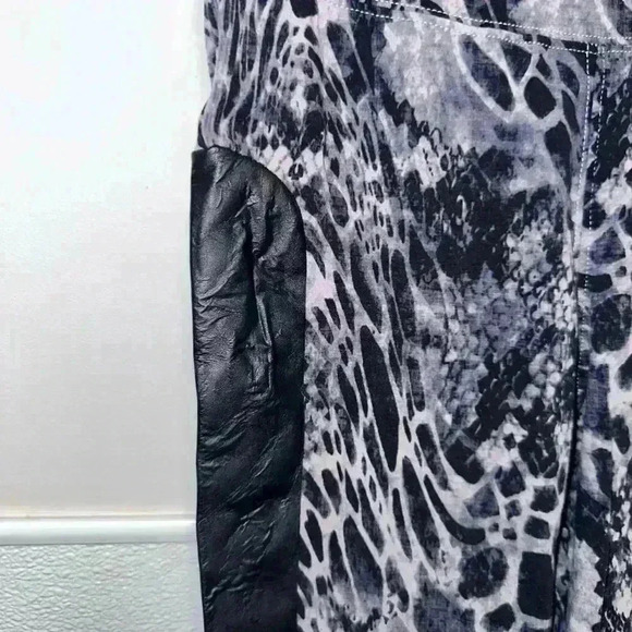 Pieces Kenzie Leggings / Size M/ Black & Grey Snakeskin Design - Picture 7 of 13